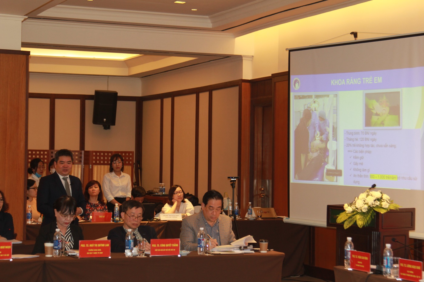 ThS.BSCKII. Lê Trung Chánh, Giám đốc BV RHM TW TP HCM  báo cáo tại hội thảo khoa học.